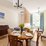 Quiet On The Main Square, 2 Bathrooms Breslau