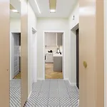 Quiet On The Main Square, 2 Bathrooms Apartment *