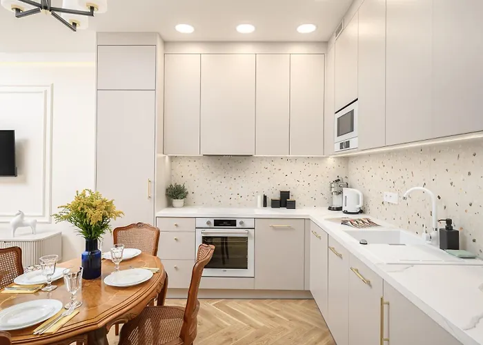 דירה Quiet On The Main Square, 2 Bathrooms *