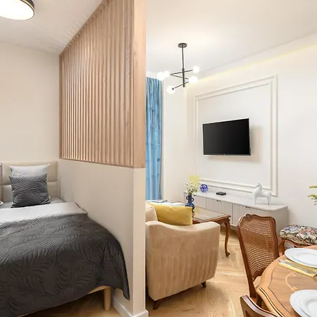 Quiet On The Main Square, 2 Bathrooms Daire