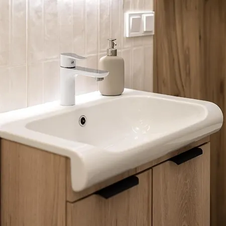 Quiet On The Main Square, 2 Bathrooms