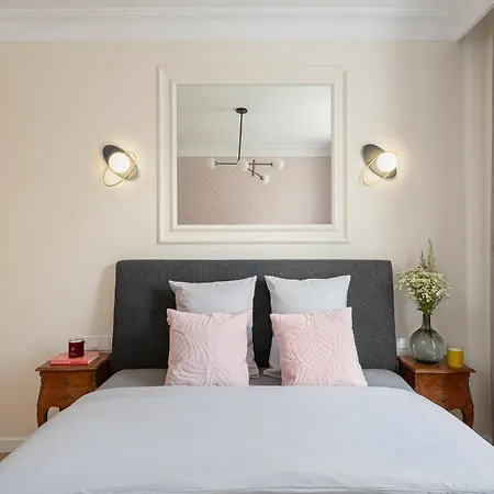 Quiet On The Main Square, 2 Bathrooms Appartamento