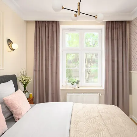 Quiet On The Main Square, 2 Bathrooms Daire Wroclaw