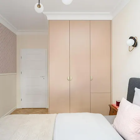 Quiet On The Main Square, 2 Bathrooms