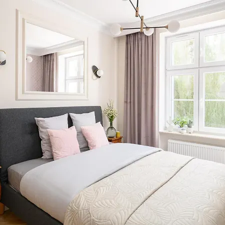 Quiet On The Main Square, 2 Bathrooms Daire