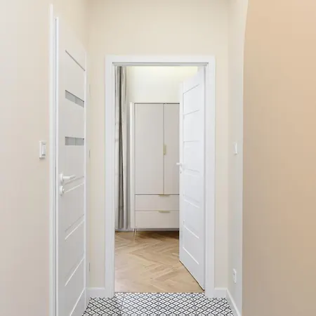 Quiet On The Main Square, 2 Bathrooms Breslavia