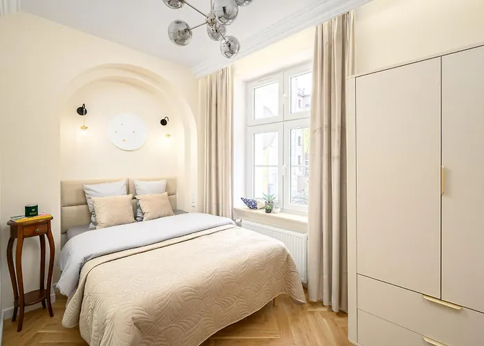 Quiet On The Main Square, 2 Bathrooms Apartmán Vratislav