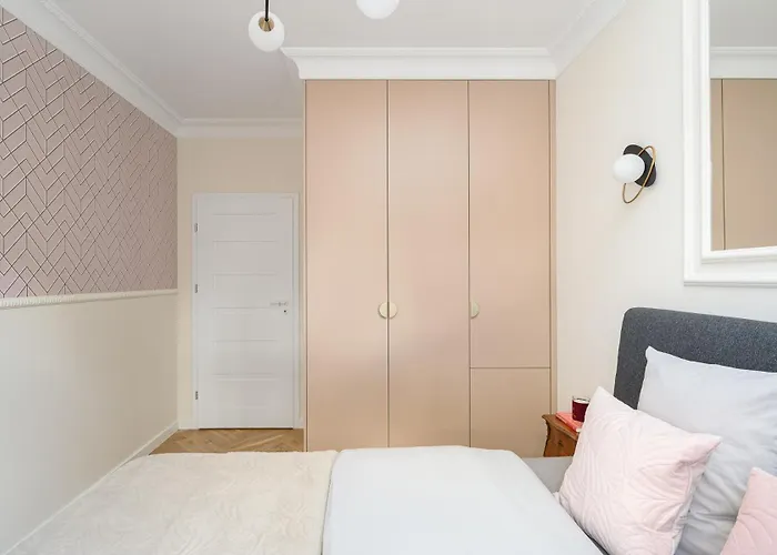 Quiet On The Main Square, 2 Bathrooms