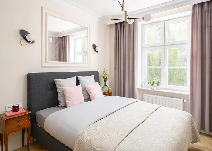 Quiet On The Main Square, 2 Bathrooms Lejlighed